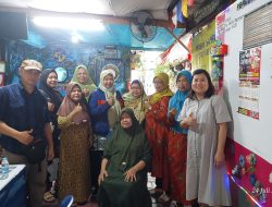 Kompak Ibu PKK RT03 Dengan semangat Ikuti Pelatihan Desain Interior UMKM Dari UKP