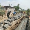 Karya Bakti Babinsa Kedamean Wujudkan Budaya Gotong Royong di Wilayah