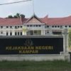 Warga Tapung Minta Kejari Kampar Tetapkan Camat Tapung Tersangka