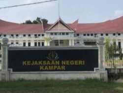 Warga Tapung Minta Kejari Kampar Tetapkan Camat Tapung Tersangka