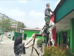 Jelang HUT Kemerdekaan RI Ke-80, Koramil Balongpanggang Pasang Umbul Umbul Dan Bendera Merah Putih