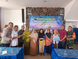 Babinsa Koramil 0817-01/Driyorejo Dampingi Pembagian BLT Dana Desa Bulan ke-7 Tahun 2025 di Balai Desa Driyorejo
