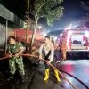 Dini Hari Mencekam di Kampak: Dua Toko Terbakar, TNI-Polri-Damkar Bergerak Cepat Padamkan Api
