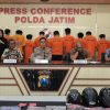 Polda Jatim Ungkap Jaringan Curanmor di 4 Kota Amankan 12 Tersangka