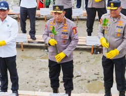 Tanam Mangrove di Kalbar, Kapolri: Jaga Lingkungan untuk Masa Depan Anak-Cucu Kita