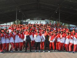 Semarak Kebersamaan, Dandim 0817/Gresik dan Forkopimda Olahraga Bersama serta Bagikan 10.000 Bendera Jelang HUT RI