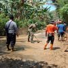 Banjir Rendam Desa Ngares Trenggalek, TNI-BPBD Sigap Bersihkan Lumpur Pasca Genangan