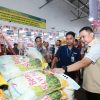 Gerakan Pangan Murah, Polda Jatim Gandeng Bulog Salurkan 2 Ton Beras Rp 11 ribu