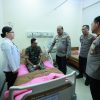 Kapolda Jatim Kunjungi Petugas yang Luka Saat Amankan Unjuk Rasa di Grahadi