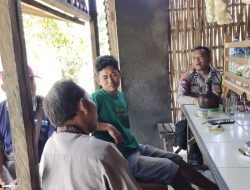 Ngopi Bareng Warga, Bhabinkamtibmas Warujayeng Berikan Wawasan Kamtibmas