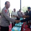 Kapolda Jatim Serahkan Bantuan Sembako untuk Nelayan Pacitan di Hari Lalu Lintas Bhayangkara ke-70