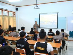 Kadiv Humas Beri Motivasi dan Pemahaman Tugas Kepolisian Pada Siswa Labschool Kebayoran