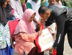 Social Riding : Polres Kediri dan Komunitas DBK Jelajah Desa Sambil Berbagi untuk Warga