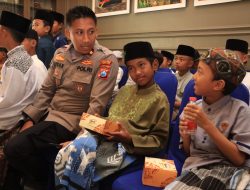 Polres Malang Gelar Khitan Massal Gratis, Puluhan Anak Dapat Bingkisan dan Sembako