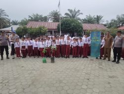 “Kapolsek Tapung Hulu ‘Tanamkan’ Cinta Lingkungan Sejak Dini, Green Policing Sentuh SD N 007, Siswa Antusias Tanam Pohon!”