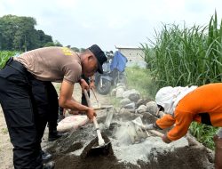 Siswa Diktukba SPN Polda Jatim Beri Manfaat Nyata, Bantu Pembangunan Akses Jalan Petani di Kediri