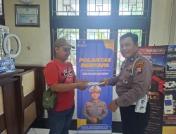 POLANTAS MENYAPA, SATLANTAS POLRESTA SIDOARJO HADIR BERIKAN PELAYANAN DAN EDUKASI DI SAMSAT