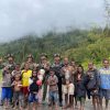 Personel Ops Damai Cartenz Tebar Keceriaan Bersama Anak-Anak di Distrik Bibida, Paniai