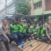 Polres Pelabuhan Tanjung Perak Gandeng Komunitas Ojol, Sosialisasikan Ops Zebra Semeru 2025 di Stasiun Semut,