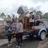 Polda Jatim Bantu Warga Evakuasi Barang Berharga di Tengah Erupsi Gunung Semeru