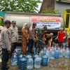 Polsek Beji Salurkan 9 Ribu Liter Air Bersih untuk Warga Terdampak Banjir di Kedungringin