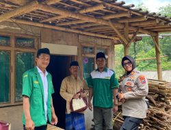 Kapolsek Lumbang dan Ansor Salurkan Sedekah untuk Lansia dan Dhuafa di Desa Pancur