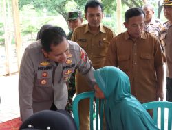 Reserse Presisi Hadir untuk Warga, Polres Nganjuk Gelar Bansos dan Bakkes di Wisata Lumban Pinggir Kali