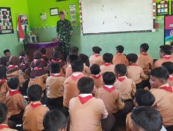 Melalui Perjusami, Babinsa Balongpanggang Beri Motivasi dan Semangat Belajar Siswa MI Hidayatul Ulum