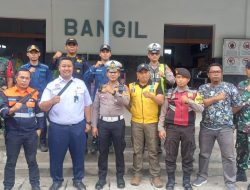 Persiapan Nataru, Antisipasi Laka Kereta Api Satlantas Polres Pasuruan Tutup Perlintasan KA Tanpa Palang Bagi Mobil