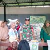 Babinsa Geger Dampingi Penyaluran Bantuan Pangan BAPANAS di Desa Kompol