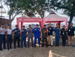 Dukung Pos Pam Nataru, Babinsa Amankan Keberangkatan KMP Ekspres Bahari di Bawean