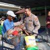 Polisi Peduli : Kapolres Mojokerto Kota Silaturahmi Salurkan Bantuan Sosial untuk Ojol dan Tukang Becak