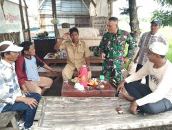 Wujudkan Wilayah Aman dan Kondusif, Babinsa Komsos Bersama Perangkat Desa dan Tokoh Masyarakat