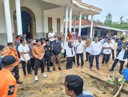 Danramil Klampis Dampingi Peninjauan Kandungan Temuan Minyak/Gas Bumi di Penyaksagan