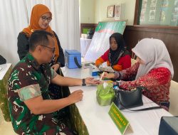 Dandim Bangkalan Hadiri Posyandu Persit, Ikut Tes Gula Darah