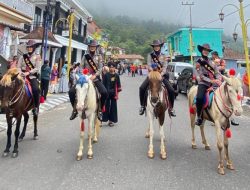 Layanan Keamanan, Polwan Polres Magetan Patroli Berkuda di Wisata Sarangan
