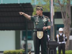 Pangdam V/Brawijaya Pimpin Upacara 17-an dan Berikan Penghargaan Prajurit Berprestasi 2025