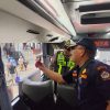 Satlantas Polres Gresik Sapa Driver dan Ramp Check Bus demi Keselamatan Penumpang