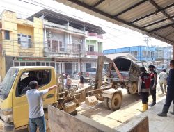 Dari Jalan Tergenang ke Bengkel Perbaikan, Polisi gunakan towing Evakuasi Mobil Warga Pascabanjir