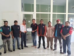 Kuli Tinta Tapung Hulu Berikan Piagam Penghargaan ke Tiga Perusahaan Yang Peduli Sesama