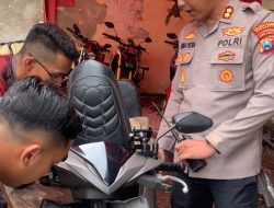 Cegah Curanmor dari Hulu, Polrestabes Surabaya Bagikan Alarm Motor Gratis
