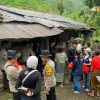 Polri Peduli : Medan Sulit dan Daerah Terpencil Tak Surutkan Polres Jember Salurkan Bantuan Untuk Warga