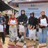 UPZ Perumda Air Minum Kota Padang dan IZI Sumatera Barat Salurkan Paket Ramadhan untuk Mustahik