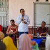 Di Tengah Rakyat, Hamka B. Kady Pastikan Bedah Rumah di Romanglasa Tidak Salah Sasaran