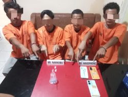 Lagi Asik Pesta Sabu, 4 Warga Pulau Jambu Ditangkap Satnarkoba Polres Kampar