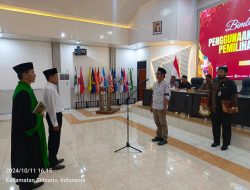 KPU SIDOARJO GELAR PAW PPK: Ketua KPU Fauzan Lantik Anggota Baru PPK Candi