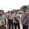 Warga Desa Sumber Sarai melakukan Aksi Demo Masalah Jalan Berlobang ,becek dan Berdebu, Kapolsek Tapung Hulu Mampu Redam Warga