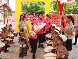 Ketua Bhayangkari Daerah NTT Sambut Hangat Kedatangan Ketua Umum Bhayangkari Ny. Juliati Sigit Prabowo di Kupang