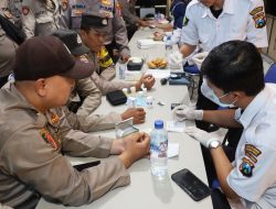 Polres Pelabuhan Tanjung Perak Cek Kesehatan dan Kelengkapan Petugas Pengamanan TPS Pilkada 2024