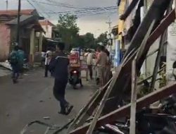 Diterjang Angin Kencang : Puluhan Rumah di Waru dan Tulangan Sidoarjo Rusak Parah